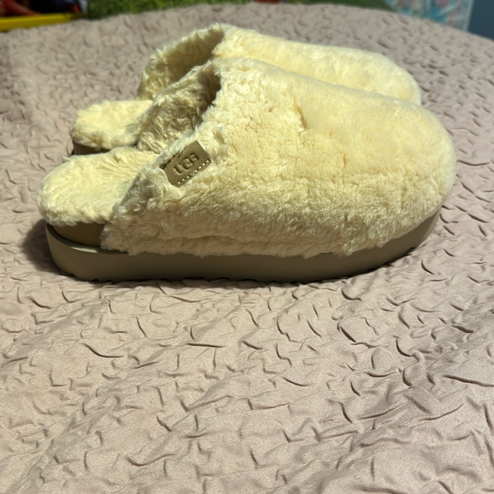 Ugg slides